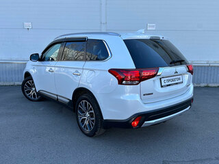 2018 Mitsubishi Outlander III Рестайлинг 2, белый, 2425000 рублей, вид 5