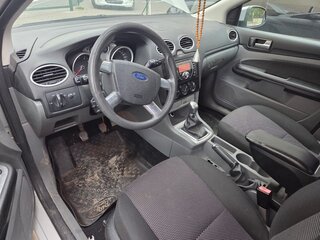2010 Ford Focus II Рестайлинг, серебристый, 565000 рублей, вид 5
