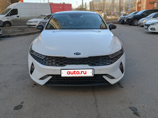 2020 Kia K5 III, белый, 2800000 рублей, вид 1