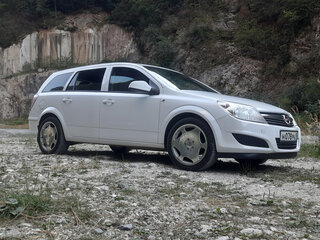 2011 Opel Astra H Рестайлинг, белый, 615000 рублей, вид 2