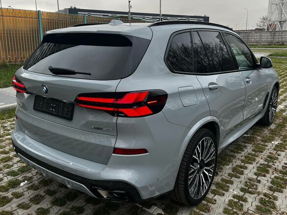 2024 BMW X5 40i IV (G05/G18) Рестайлинг, серый - вид 10