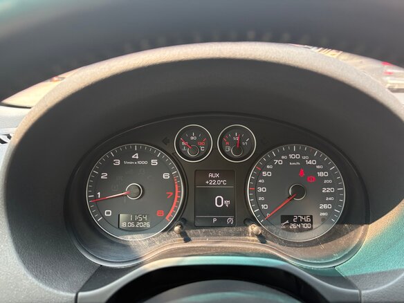 2011 Audi A3 II (8P) Рестайлинг 2, белый, 750000 рублей - вид 4