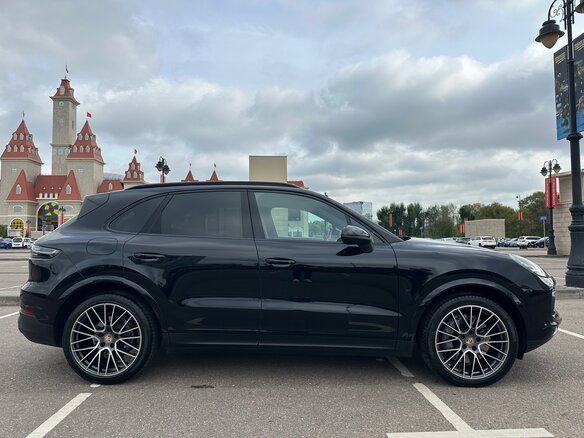 2020 Porsche Cayenne S III, чёрный, 6300000 рублей - вид 4