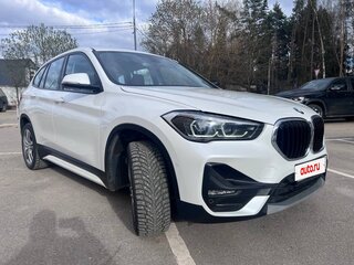 2020 BMW X1 20i xDrive II (F48) Рестайлинг, белый, 2550000 рублей, вид 2