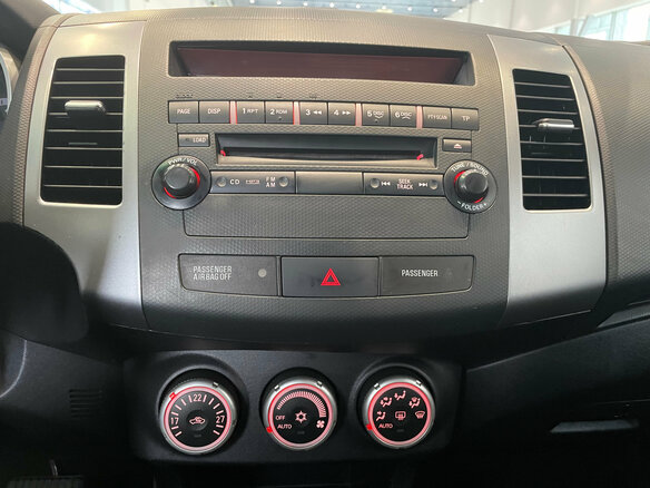 2008 Mitsubishi Outlander II, серебристый - вид 15