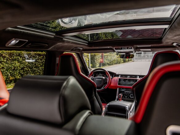 2021 Land Rover Range Rover Sport SVR II Рестайлинг, чёрный, 7350000 рублей - вид 30