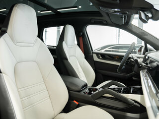 2025 Porsche Cayenne GTS III Рестайлинг, красный, 23700000 рублей, вид 2