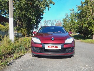 2014 Renault Megane III Рестайлинг, красный, 700000 рублей, вид 2