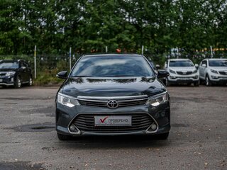 2015 Toyota Camry VII (XV50) Рестайлинг, серый, 1699000 рублей, вид 3