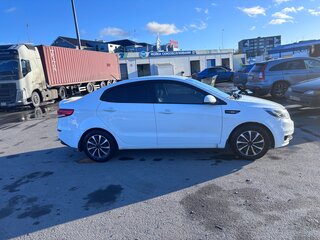 2017 Kia Rio III Рестайлинг, белый, 850000 рублей, вид 2