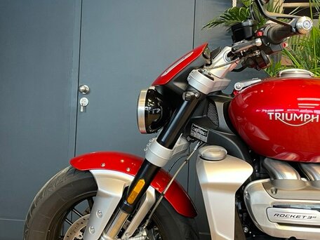 2023 Triumph Rocket III, красный, 2450000 рублей, вид 4