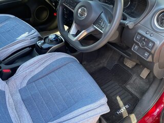2017 Nissan Note e-Power II Рестайлинг, красный, 1000000 рублей, вид 3