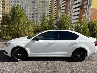 2018 Skoda Octavia III (A7) Рестайлинг, белый, 1270000 рублей, вид 5