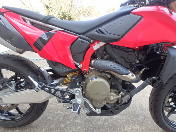 2024 Ducati Hypermotard, красный, 1350000 рублей - вид 13