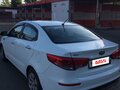 2015 Kia Rio III Рестайлинг, белый, 530000 рублей - вид 2
