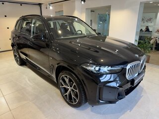 2025 BMW X5 Long 30Li IV (G05/G18) Рестайлинг, чёрный, 10290000 рублей, вид 3