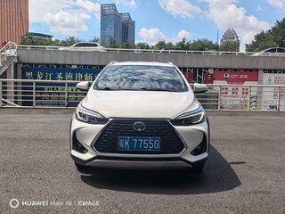 2022 Toyota Yaris IV, белый, 1045000 рублей, вид 2