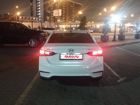 2017 Hyundai Solaris II, белый, 780000 рублей - вид 2