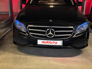 2017 Mercedes-Benz E-Класс 200 V (W213, S213, C238), чёрный, 2490000 рублей, вид 3