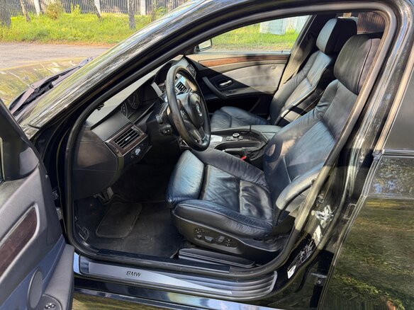 2008 BMW 5 серии 525xi V (E60/E61) Рестайлинг, чёрный, 1050000 рублей - вид 9