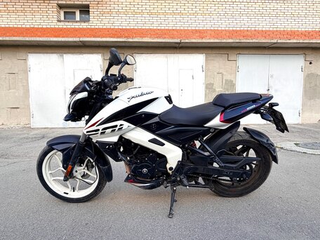 2022 Bajaj Pulsar NS 200, белый, 160000 рублей, вид 2