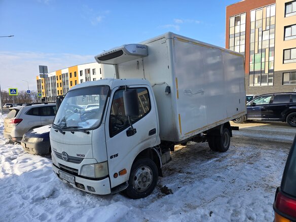 2014 Hino Series 300 (Dutro), белый, 3000000 рублей - вид 1