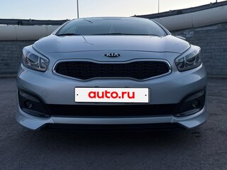 2017 Kia Ceed II Рестайлинг, серебристый, 1400000 рублей, вид 3