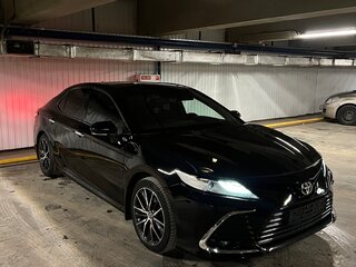 2020 Toyota Camry VIII (XV70), чёрный, 2070000 рублей, вид 3