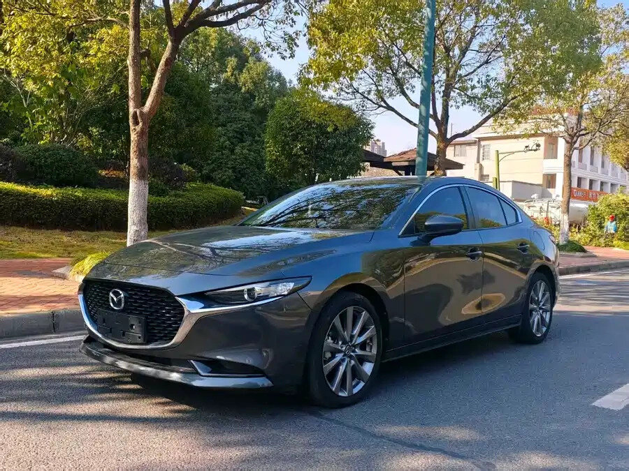 Открыть фотографии: Mazda 3 IV (BP)