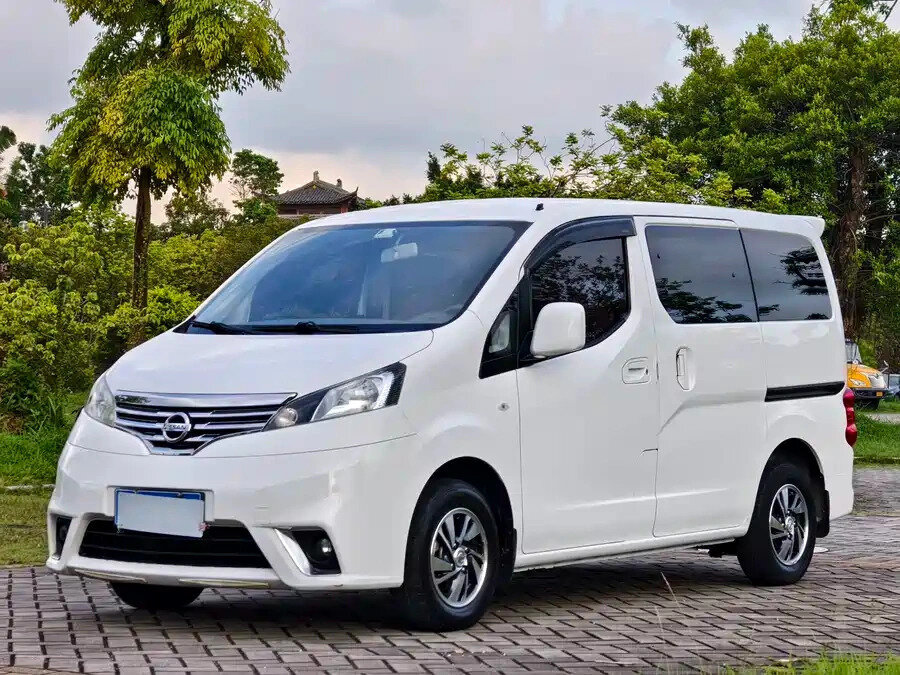 Открыть фотографии: Nissan NV200