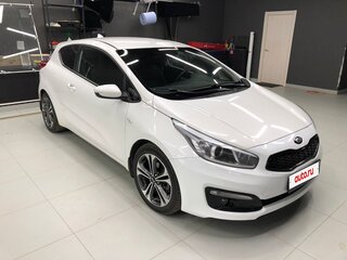 2017 Kia Ceed II Рестайлинг, белый, 1300000 рублей, вид 1