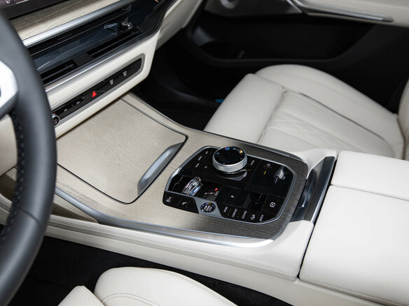 2026 BMW X7 40i I (G07) Рестайлинг, чёрный - вид 17