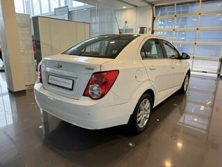 2014 Chevrolet Aveo II, белый, 660000 рублей, вид 4