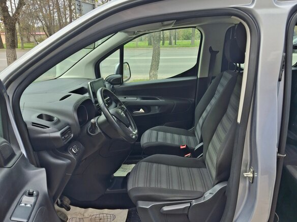 2020 Opel Combo XL E, серебристый, 1470000 рублей - вид 9