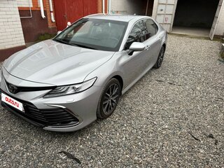 2021 Toyota Camry VIII (XV70) Рестайлинг, серебристый, 3900000 рублей, вид 2