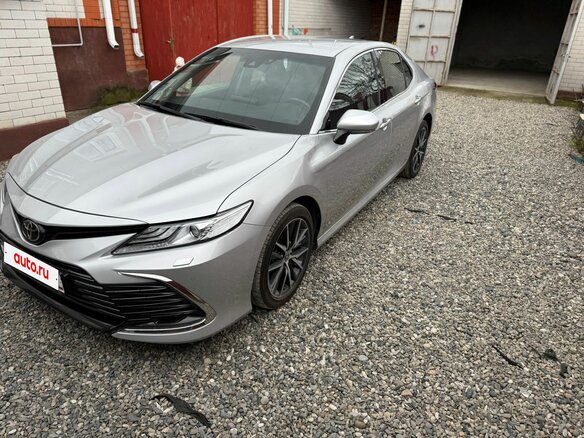 2021 Toyota Camry VIII (XV70) Рестайлинг, серебристый, 3900000 рублей - вид 1