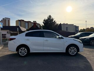 2019 Kia Rio IV, белый, 695000 рублей, вид 4