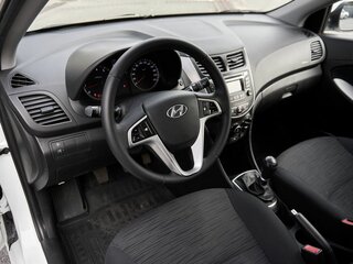 2015 Hyundai Solaris I Рестайлинг, белый, 904000 рублей, вид 5