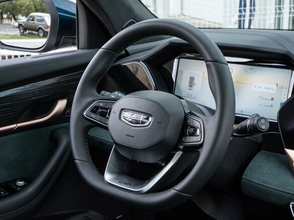 2024 Geely Monjaro I, синий, 3940000 рублей - вид 33