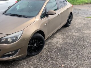 2013 Opel Astra J Рестайлинг, бежевый, 650000 рублей, вид 4