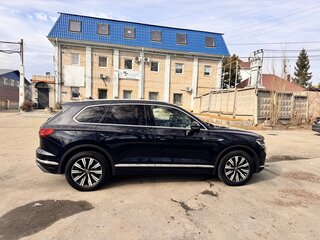 2021 Volkswagen Touareg III, чёрный, 5100000 рублей, вид 4