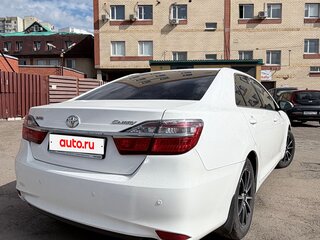 2015 Toyota Camry VII (XV50) Рестайлинг, белый, 1810000 рублей, вид 3