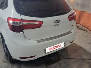 2013 Kia Rio 4-speed III, белый, 630000 рублей, вид 5