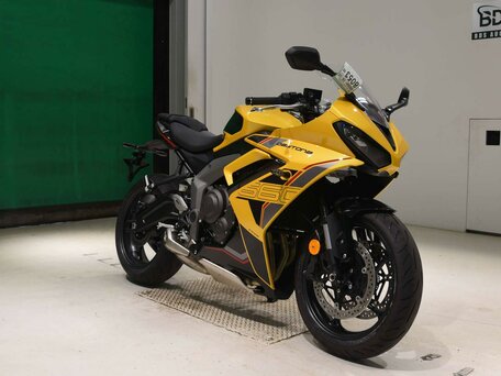 2026 Triumph Daytona 660, жёлтый, 1197000 рублей, вид 3