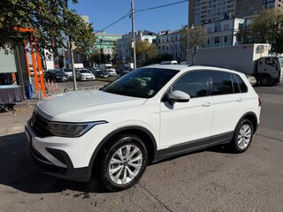 2020 Volkswagen Tiguan II Рестайлинг, белый, 2145000 рублей, вид 2