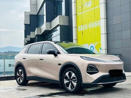 2025 Changan Qiyuan Q05 51.9 kWh II, бежевый, 1938008 рублей, вид 4