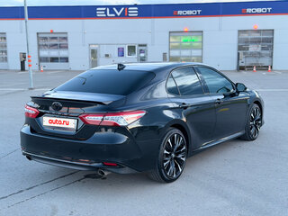 2023 Toyota Camry VIII (XV70) Рестайлинг, бежевый, 3900000 рублей, вид 3