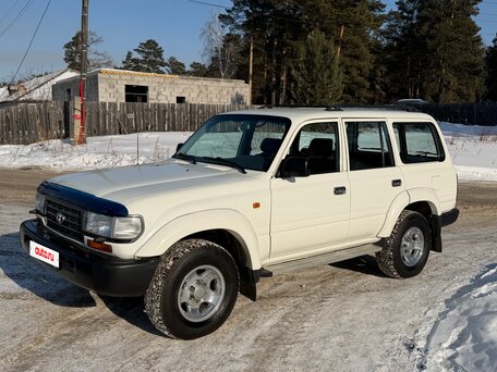 1997 Toyota Land Cruiser 80 Series Рестайлинг, белый, 2350000 рублей, вид 1
