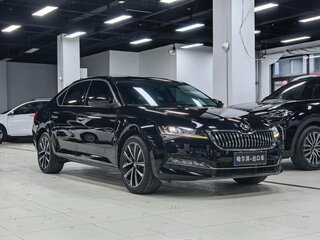 2023 Skoda Superb III Рестайлинг, чёрный, 1750000 рублей, вид 3