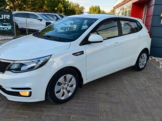 2016 Kia Rio III Рестайлинг, белый, 1099900 рублей, вид 3